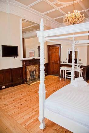 The Lairg Hotel, Edinburgh